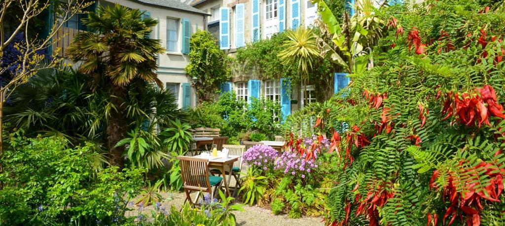 Logis Hotel Les Fuchsias Saint-Vaast-la-Hougue Exteriér fotografie
